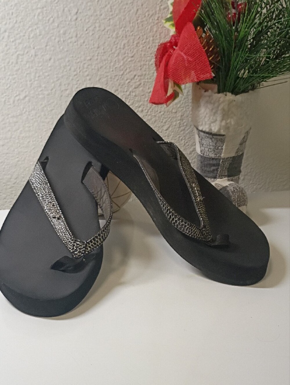Reef Women's Black Flip Flop Sandals with Silver Rhinestone Straps - Picture 2 of 11